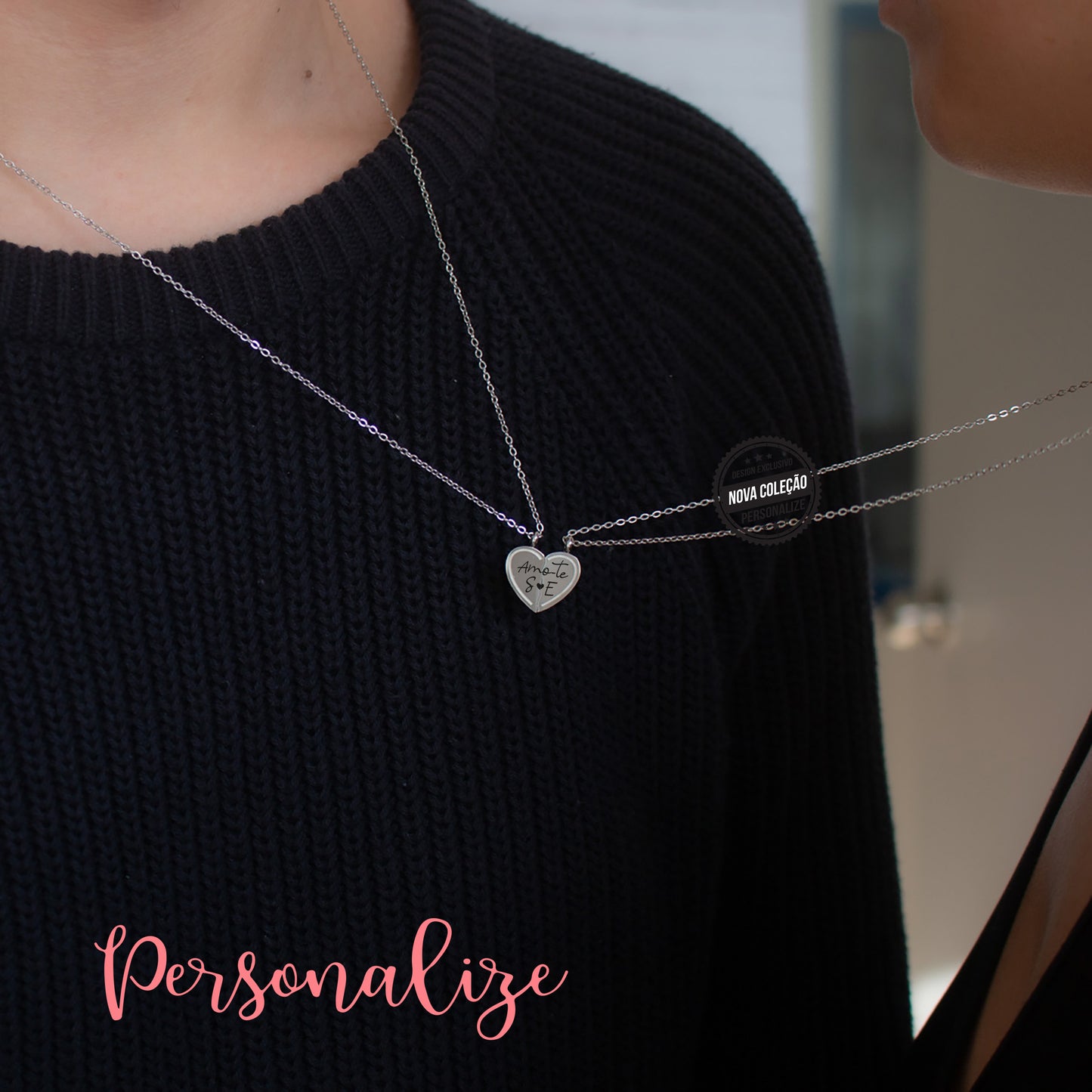Fio em aço inóx  para casal com íman. Fio com metades de coração que se ligam com iman com a sua inicial e a palavra amo-te. Uma novidade super gira para oferta do dia dos namorados. Personalize com a inicial que desejar e uma palavra a seu gosto. Valor apresentado inclui os dois fios. 