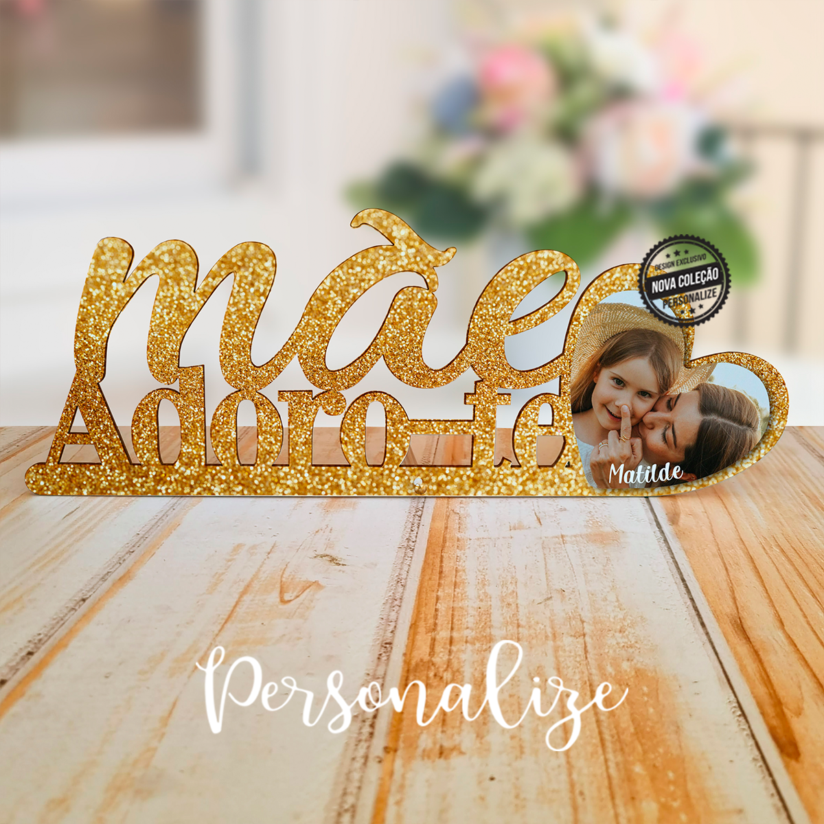 Moldura em madeira recortado com design exclusivo da nossa loja! Disponível para mãe "Mãe adoro-te"  ou avó "Melhor avó" . Personalize com fotografia e nome que desejar. Vendidas separadamente.   REF: MAE499  Material  Moldura de made