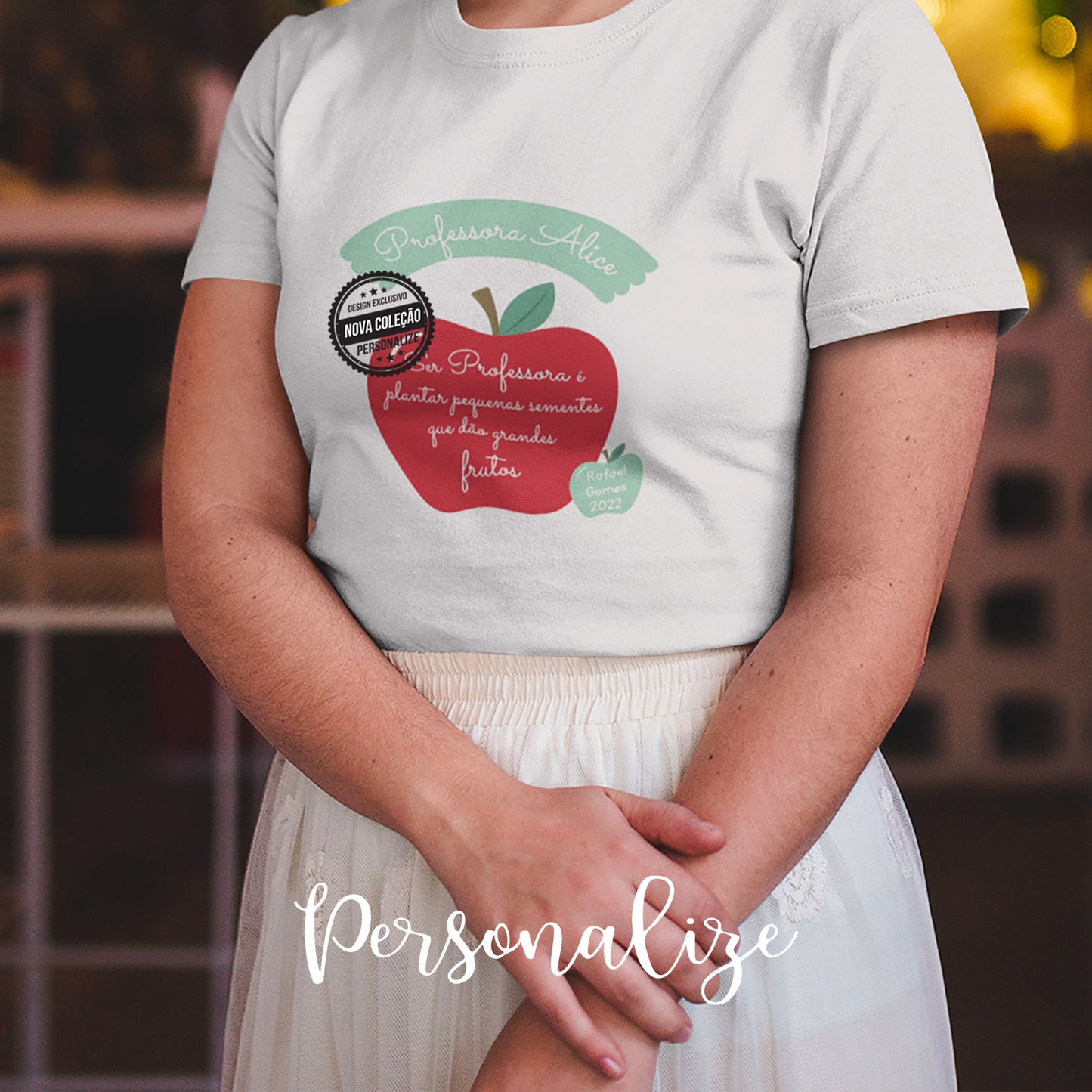 t-shirt dedicada a professora com desenho e maçã