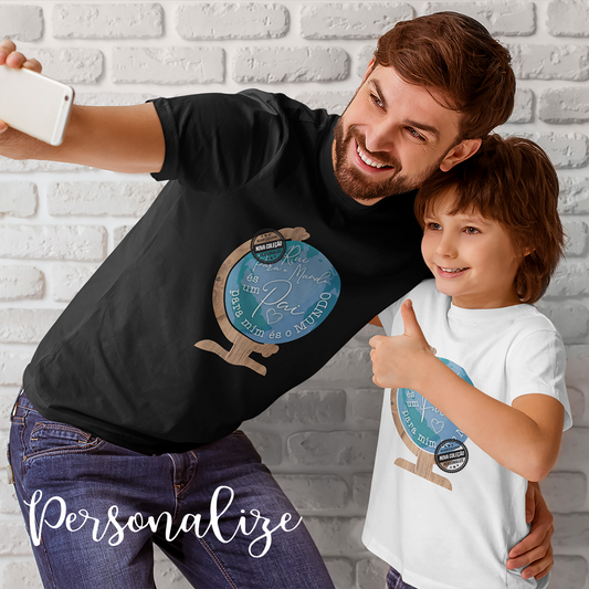 Faça o seu conjunto de t-shirt pai e filho com as nossas t-shirts de globo. Personalize com a frase que desejar ou aproveite a nossa sugestão.